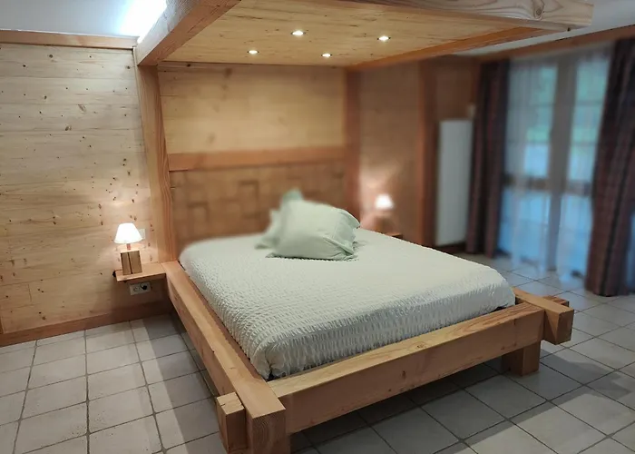 La Cerisaie Nocleg ze śniadaniem 3*